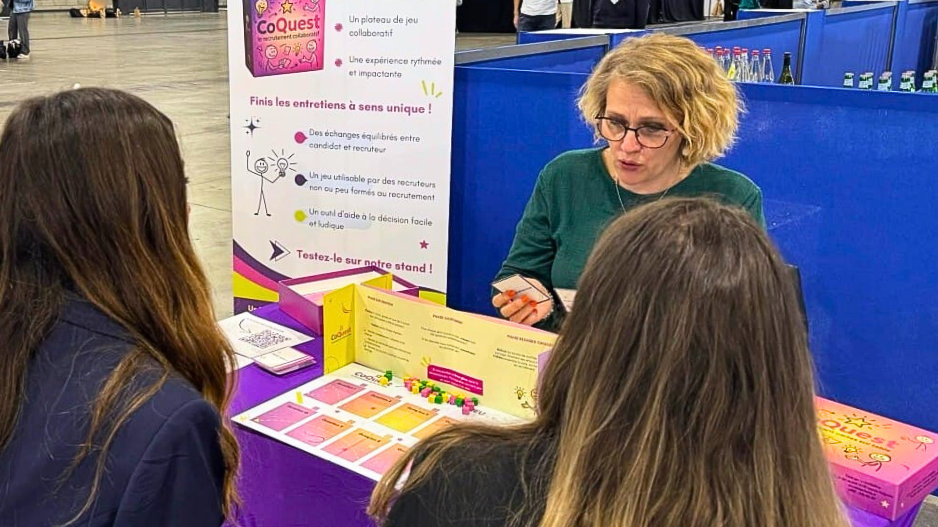 Campus Entretiens CoQuest — étudiants autour du plateau de jeu
