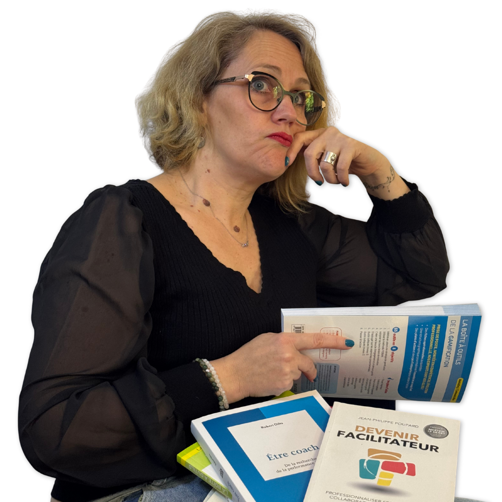 Consultante RH, future ambassadrice CoQuest, entourée de ses livres de référence